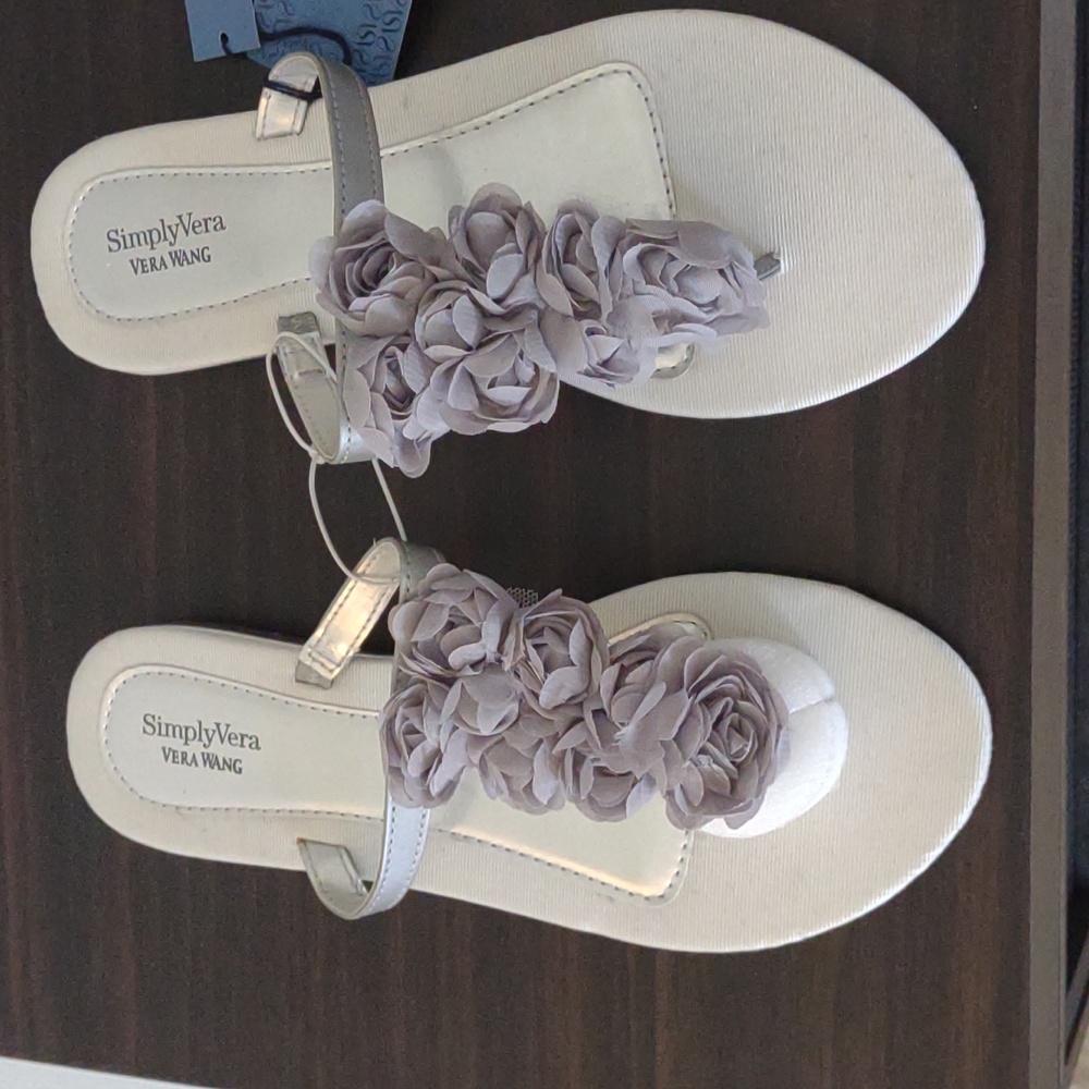 SIMPLY VERA thong sandals SZ M NWT